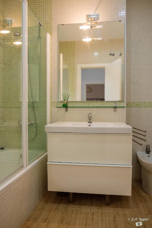 Pelicano Seville Apartments Екстериор снимка